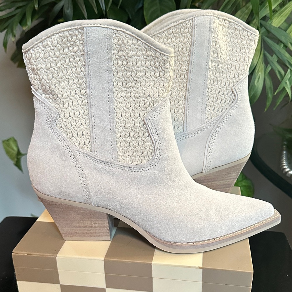 Dolce Vita Cream Textured Ankle Booties size 8.5 suede like